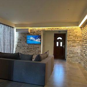 Aqua Luxury Suites By Estia